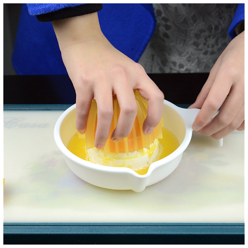 【日本 手动榨汁机橙子柠檬水果简易榨汁器 塑