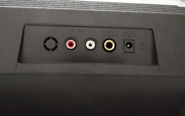 产品名称:美科61键多功能电子琴MK-962 产品类型: 玩具 乐器 键盘乐器 市场价格:669.00 品牌:美科 商品说明 61键标准键盘 LED数码显示 100种音色 / 100种节奏 8种面板打击乐 / 46级节奏速度控制 16级音量调节 / 8首教学示范曲 单键 / 跟随教学功能 节奏编程 / 录音/放音 颤音 / 延音功能 同步/插入功能 / 单指 / 多指自动低音和弦 外接电源 / 外接耳机 / 双喇叭立体声输出 规格:955 x 365 x 133